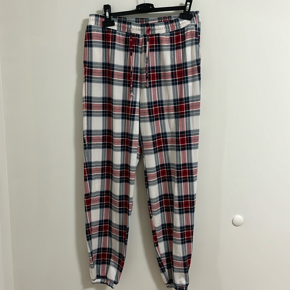 Gilly Hicks super soft checkered sleep pants